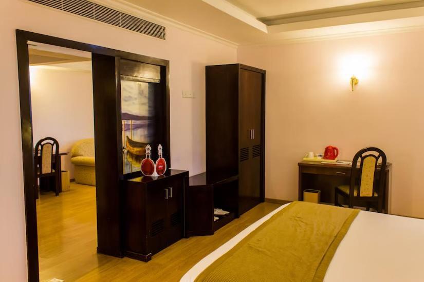 The Quilon Beach Hotel And Convention Center Kollam Εξωτερικό φωτογραφία