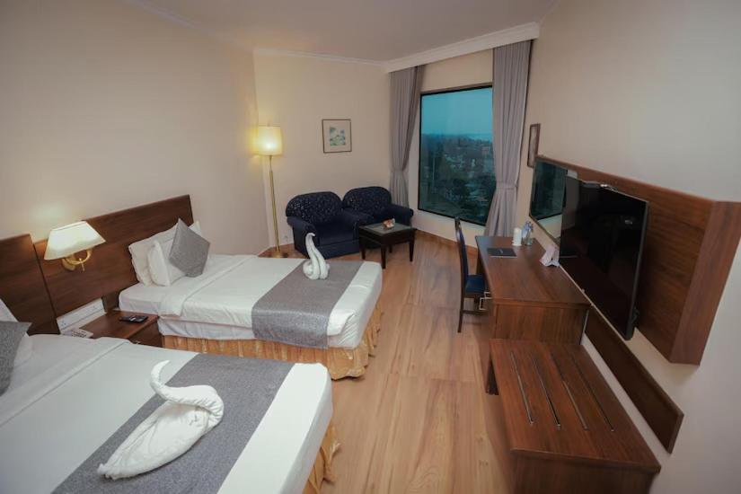 The Quilon Beach Hotel And Convention Center Kollam Εξωτερικό φωτογραφία