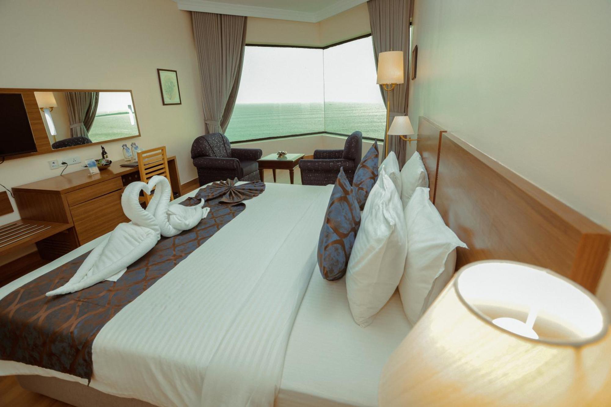 The Quilon Beach Hotel And Convention Center Kollam Εξωτερικό φωτογραφία