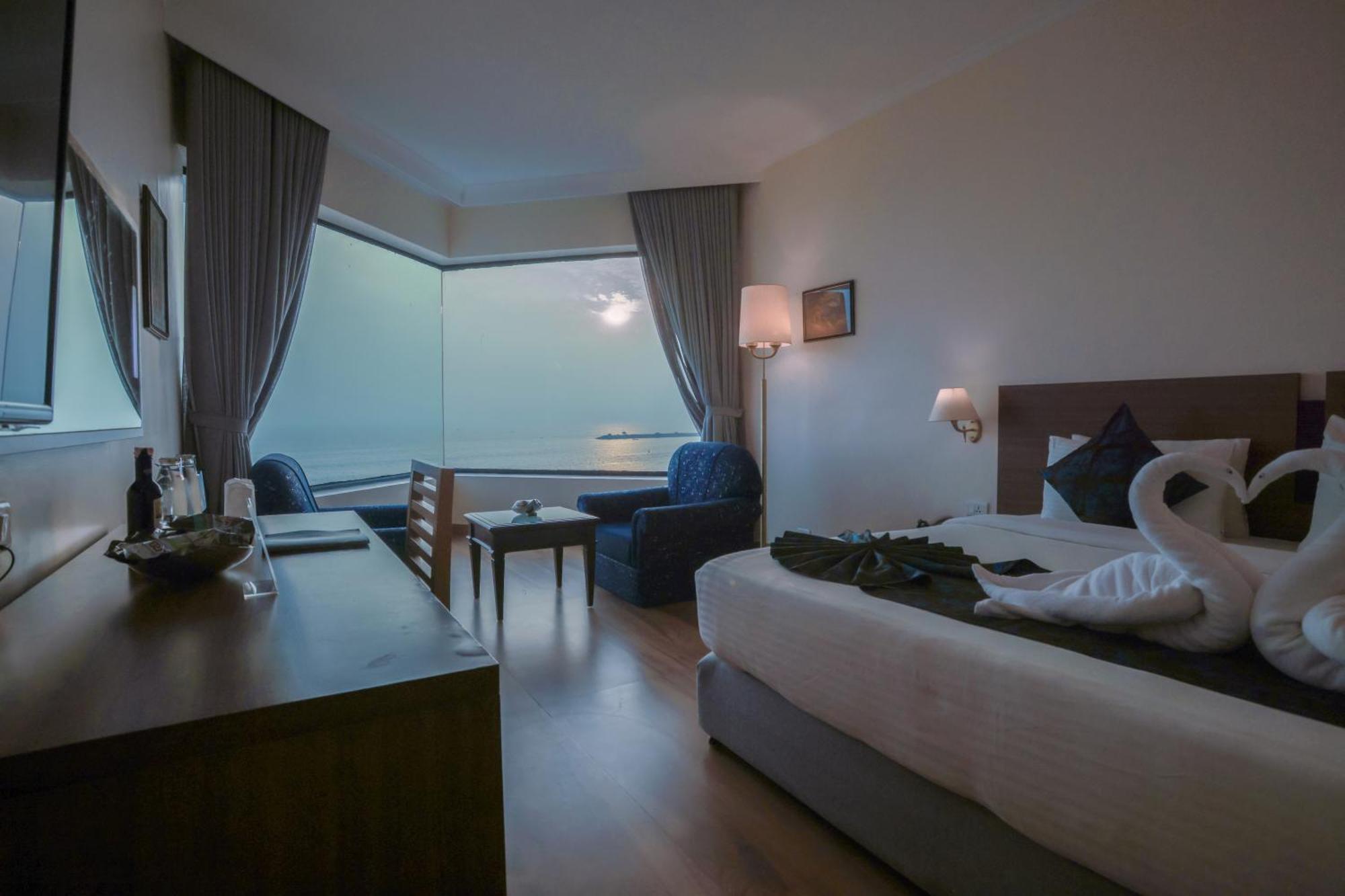 The Quilon Beach Hotel And Convention Center Kollam Εξωτερικό φωτογραφία