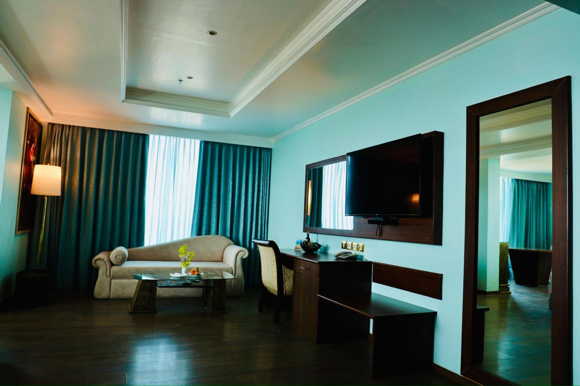 The Quilon Beach Hotel And Convention Center Kollam Εξωτερικό φωτογραφία